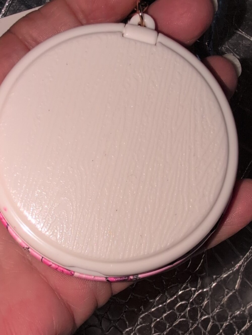 Pink Lipstick Pattern Compact Mirror Keychain - Picture 3 of 6